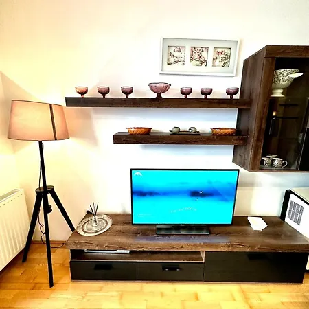 Apartment Center With Balcony *