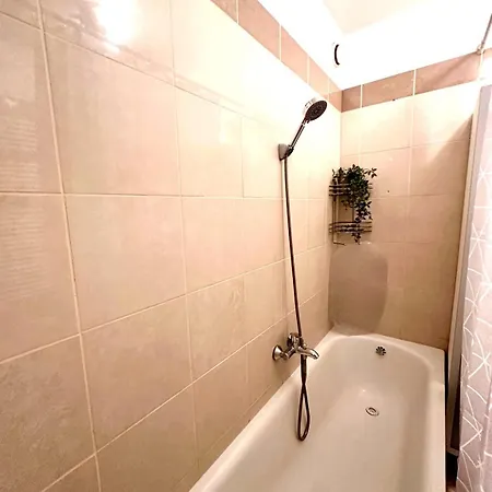 Center With Balcony Apartment *