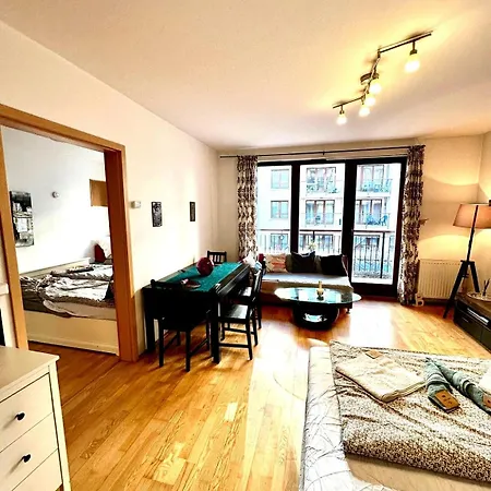 Apartment Center With Balcony *