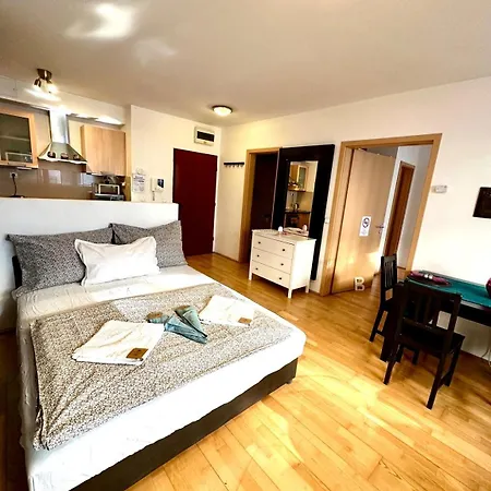 Center With Balcony *