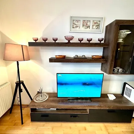 Apartment Center With Balcony *
