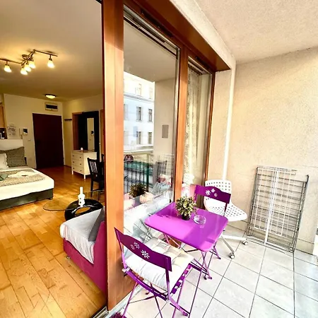 Center With Balcony Apartment *