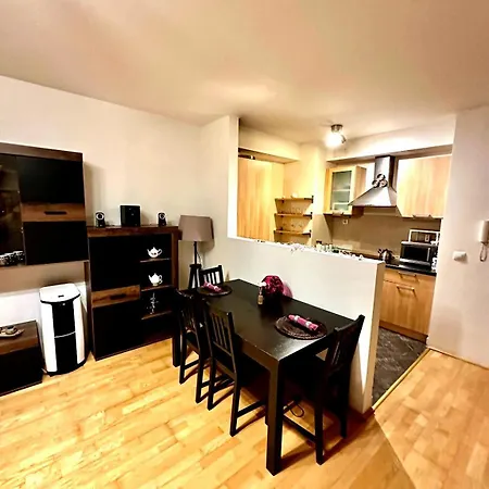 Center With Balcony *